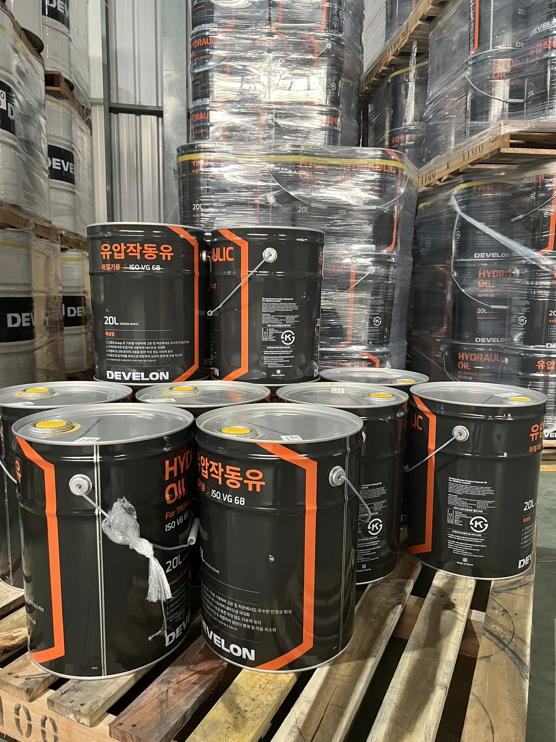 Dầu thuỷ lực chính hãng Develon (Doosan) VG 68