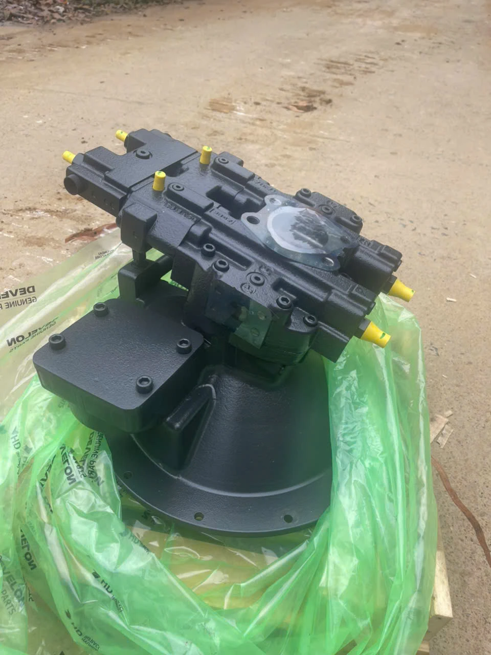 Bơm tổng máy xúc DX140ACE chính hãng Develon (Doosan)